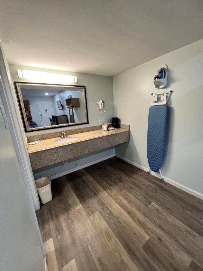 Continental Inn And Suites Nacogdoches Tx Sfa University Downtown المظهر الخارجي الصورة