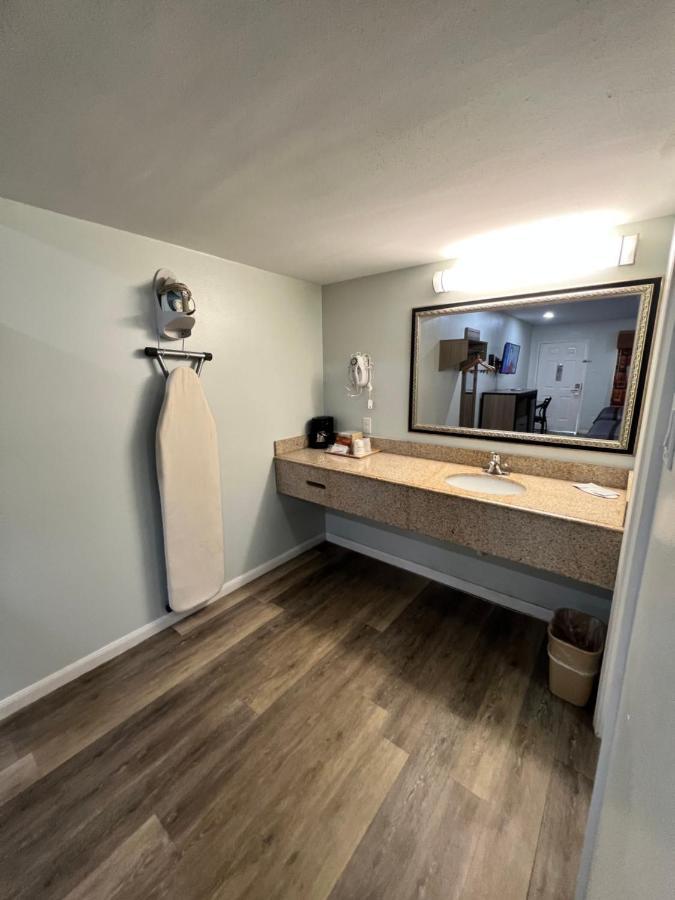 Continental Inn And Suites Nacogdoches Tx Sfa University Downtown المظهر الخارجي الصورة
