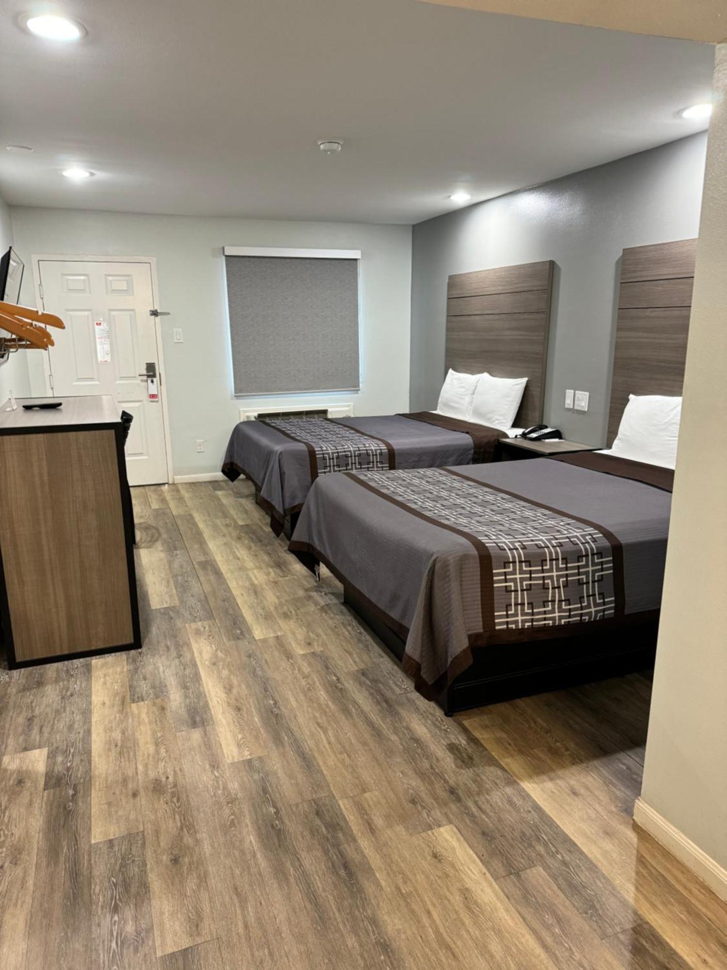 Continental Inn And Suites Nacogdoches Tx Sfa University Downtown المظهر الخارجي الصورة