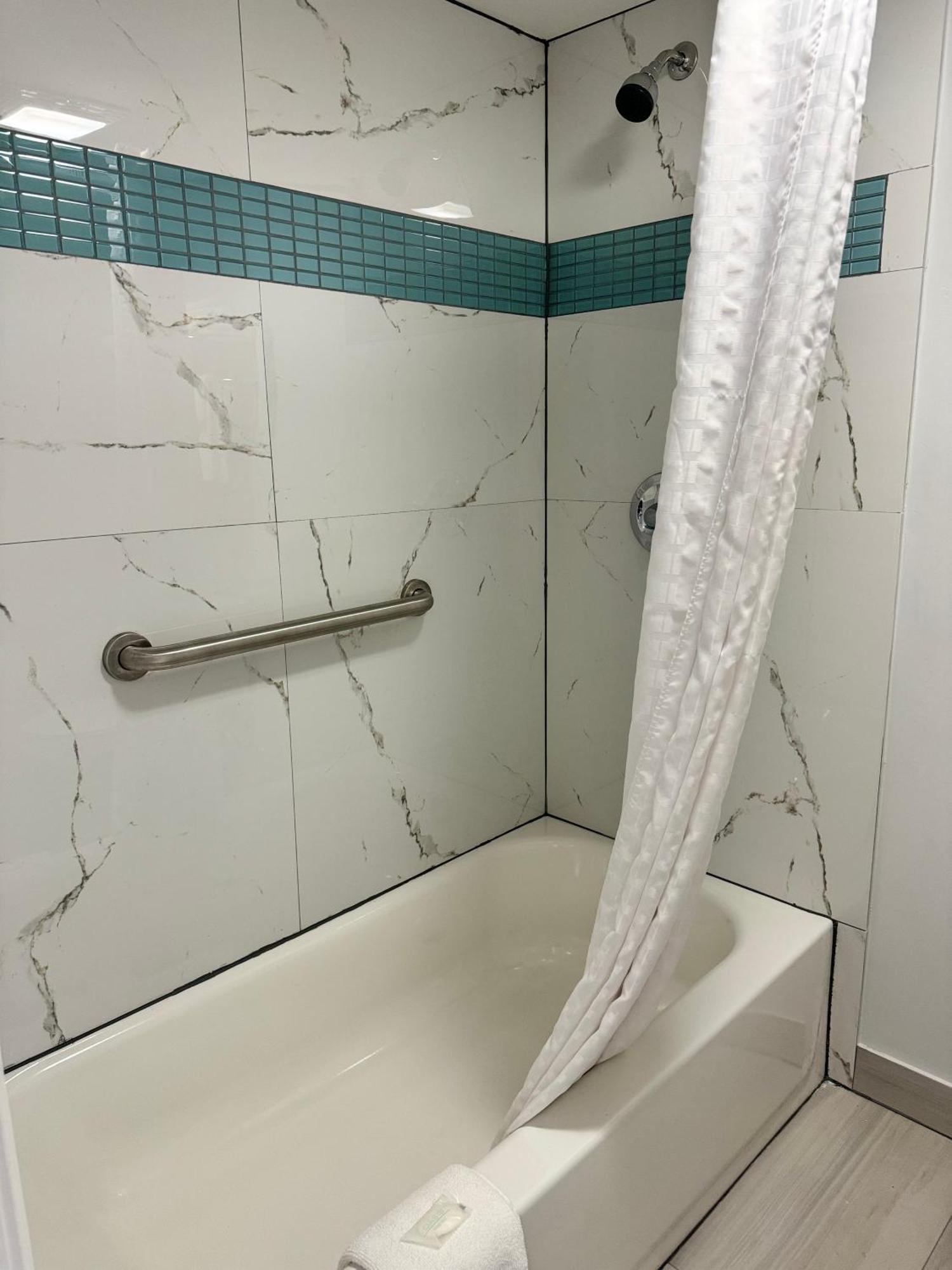 Continental Inn And Suites Nacogdoches Tx Sfa University Downtown المظهر الخارجي الصورة