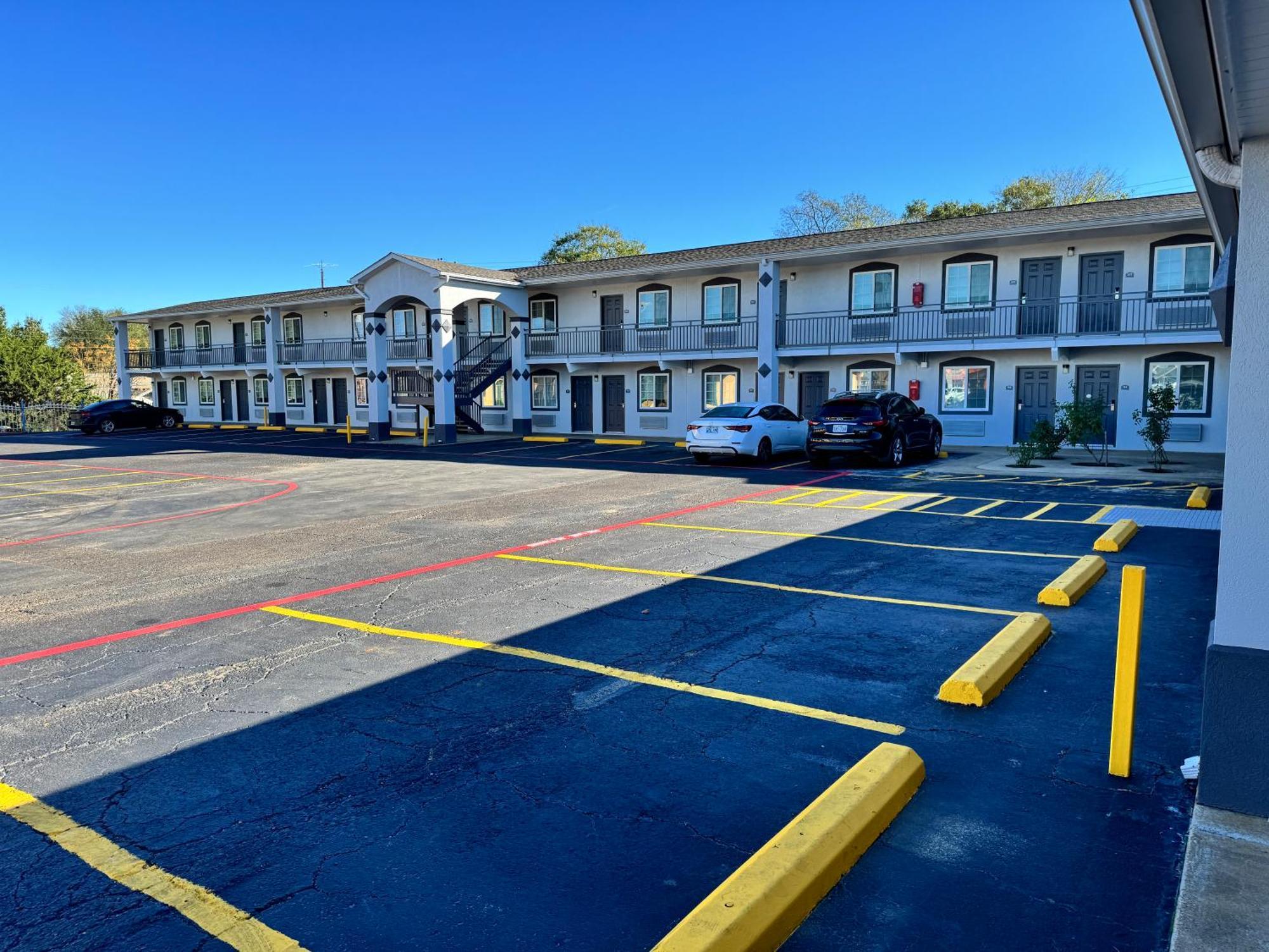 Continental Inn And Suites Nacogdoches Tx Sfa University Downtown المظهر الخارجي الصورة