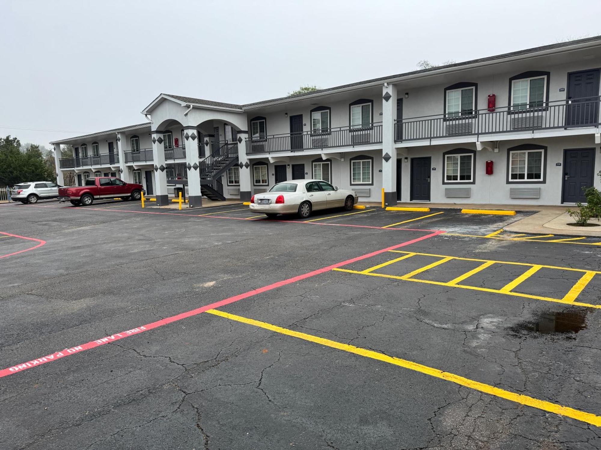 Continental Inn And Suites Nacogdoches Tx Sfa University Downtown المظهر الخارجي الصورة