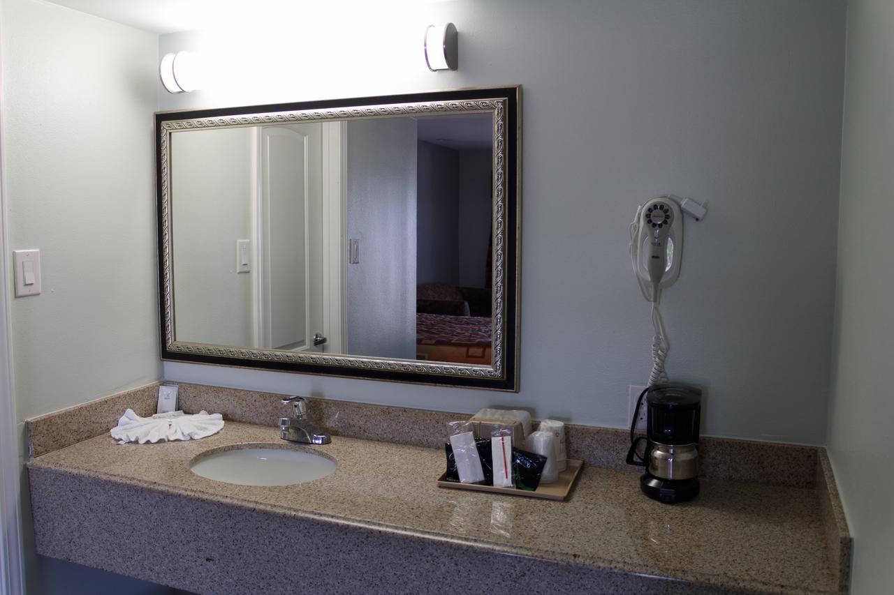 Continental Inn And Suites Nacogdoches Tx Sfa University Downtown المظهر الخارجي الصورة