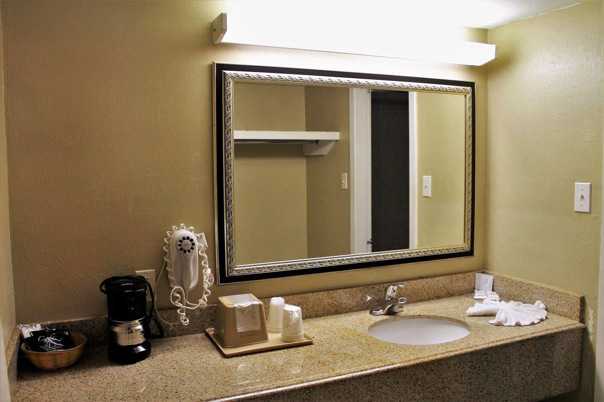 Continental Inn And Suites Nacogdoches Tx Sfa University Downtown المظهر الخارجي الصورة